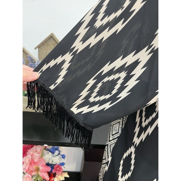 Rue 21 women’s cardigan Size M Open Front Tassel Fringe Aztec Print Polyester - Picture 8 of 8